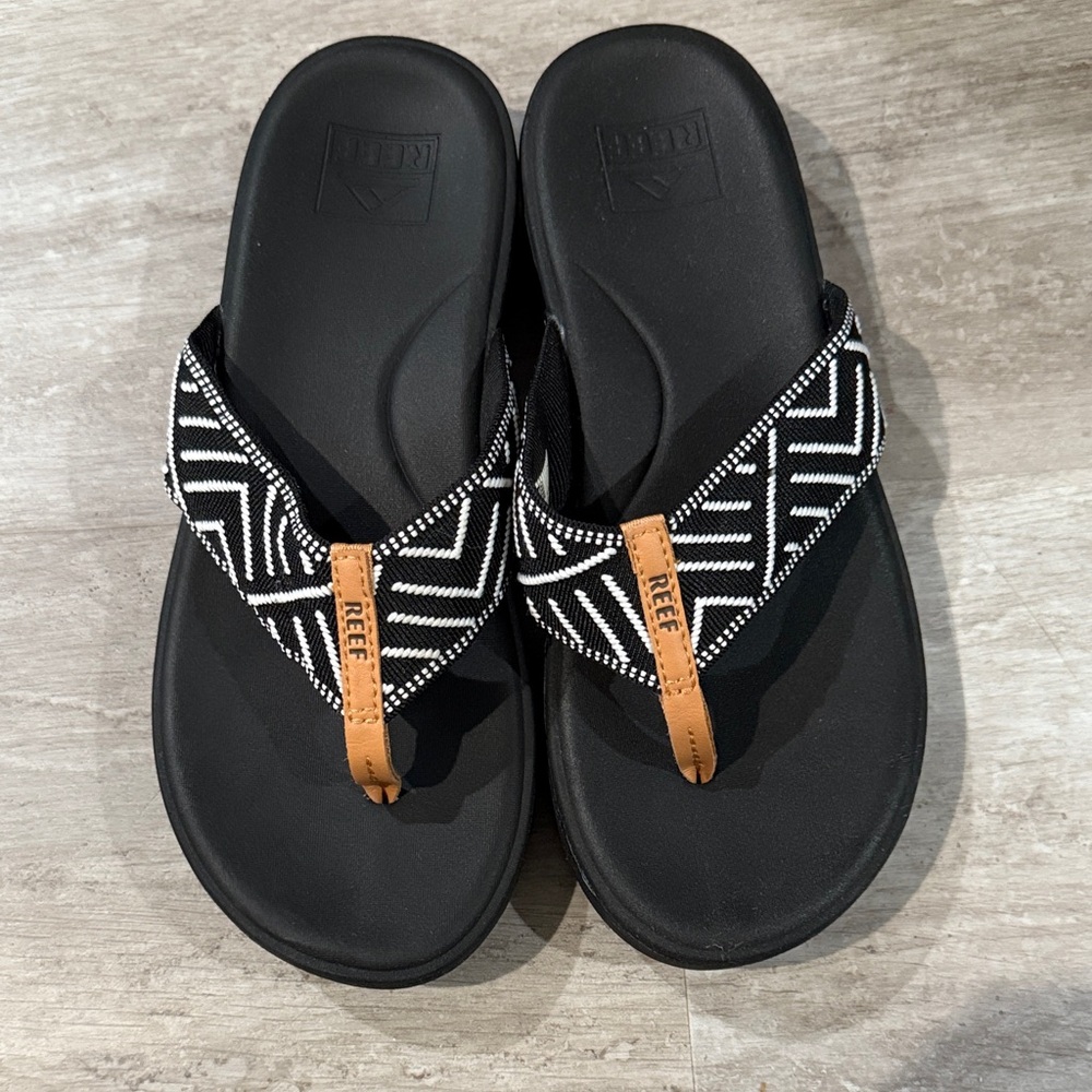 Reef Black and White Chevron Sandals
